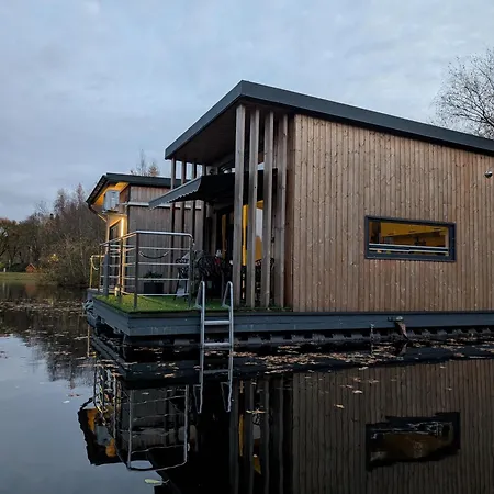 Hausboot Friedrich Bateau-hôtel Papenbourg